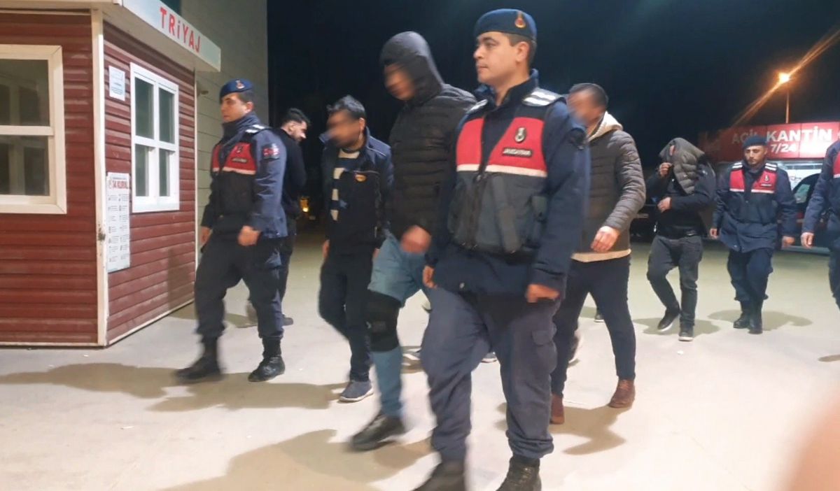 İnegöl\'de Uyuşturucu Baskını: 8 Gözaltı