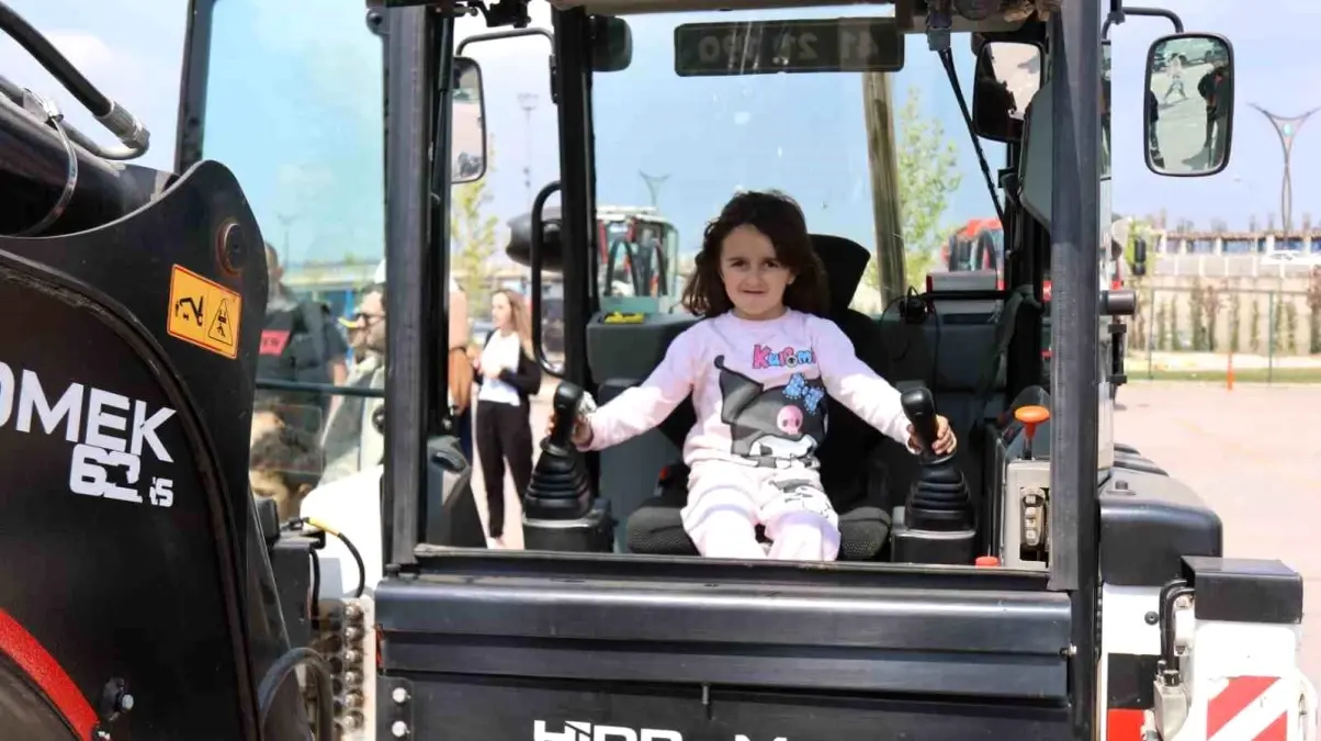 Kocaeli\'de Minik Mühendisler Etkinliği Renkli Görüntülere Sahne Oldu