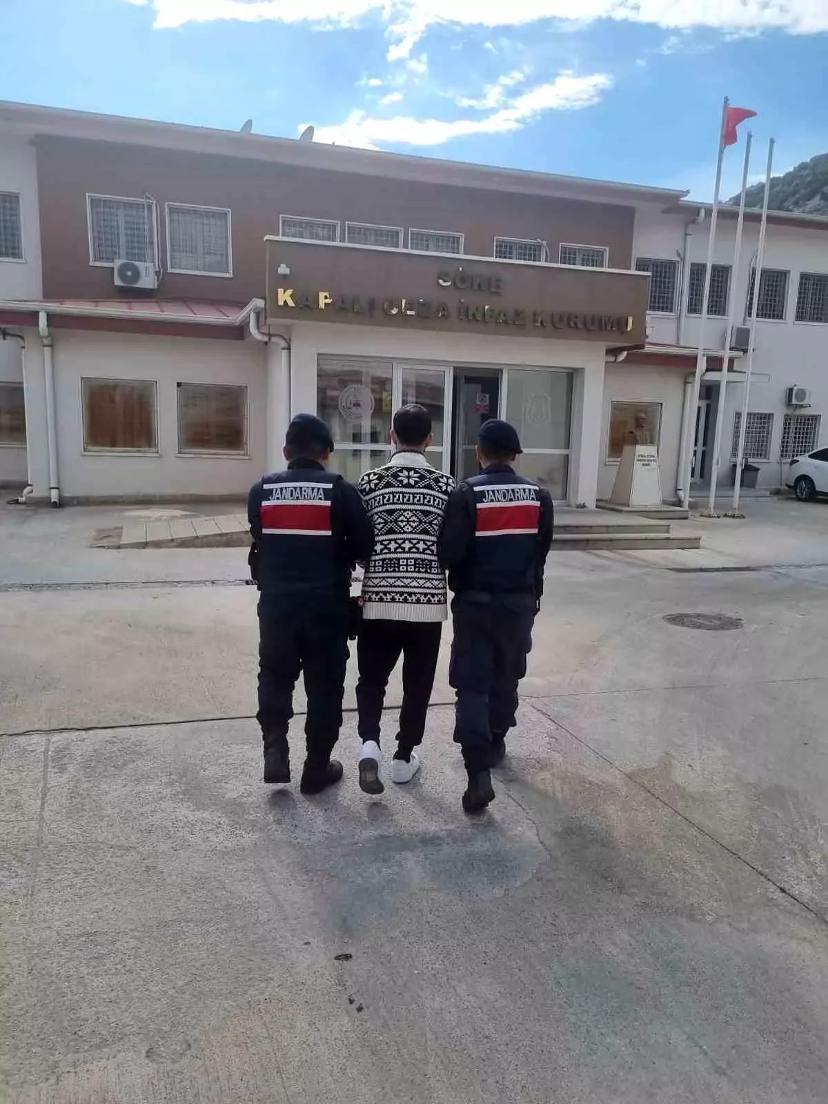 Dolandırıcı Kuşadası\'nda Yakalandı