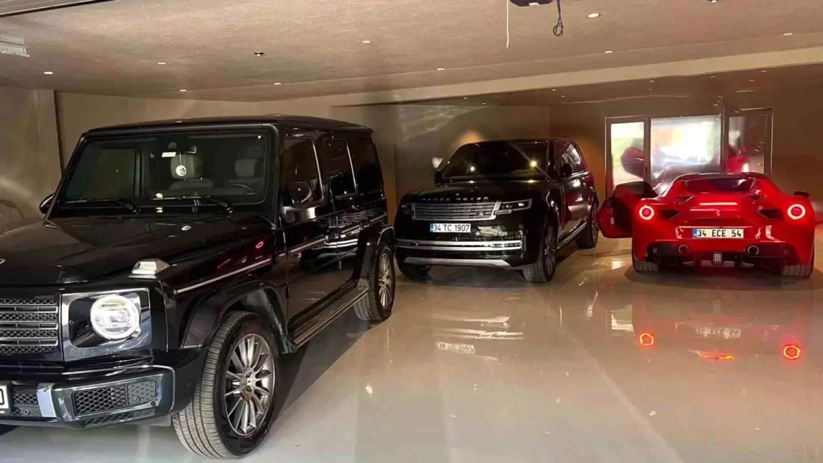 İBB\'ye Yönelik Yolsuzluk Soruşturmasında Lüks Araçlara El Konuldu