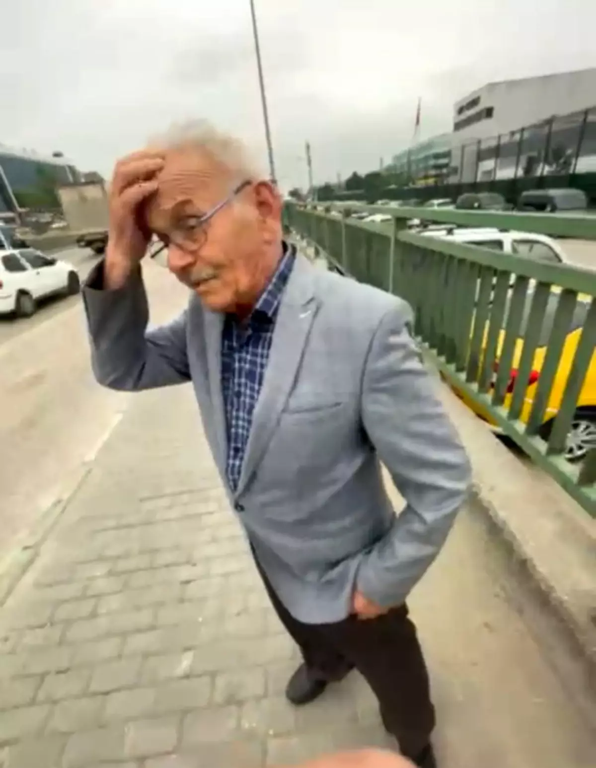 Bursa\'da Yaşlı Adam Eşini Otobüste Unutunca Panik Yaşadı
