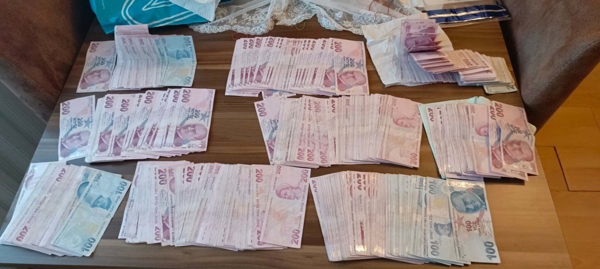 İzmir\'de FETÖ/PDY Operasyonu: 31 Gözaltı