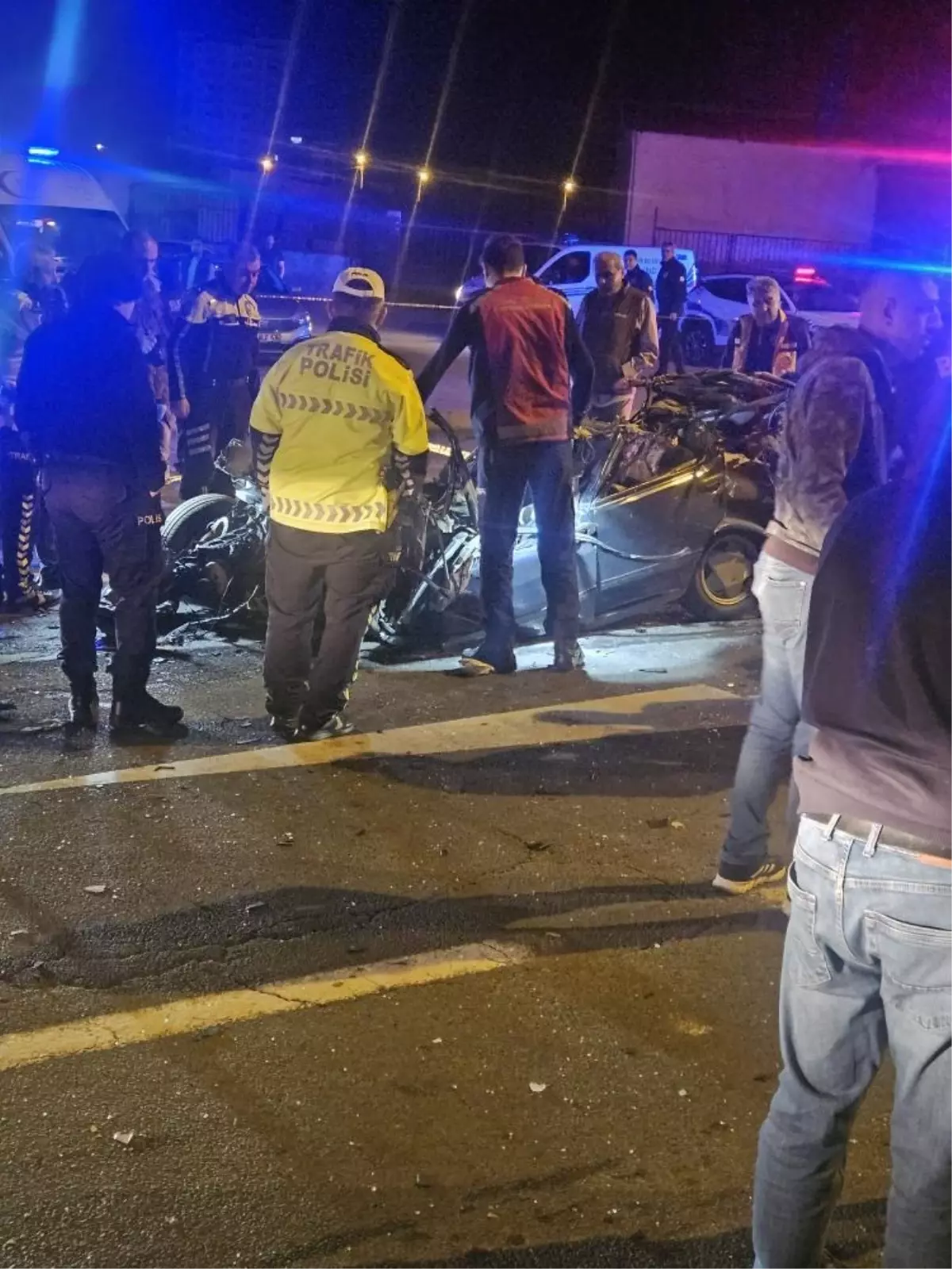 Kayseri\'de TIR\'a Çarpan Otomobilin Sürücüsü Hayatını Kaybetti