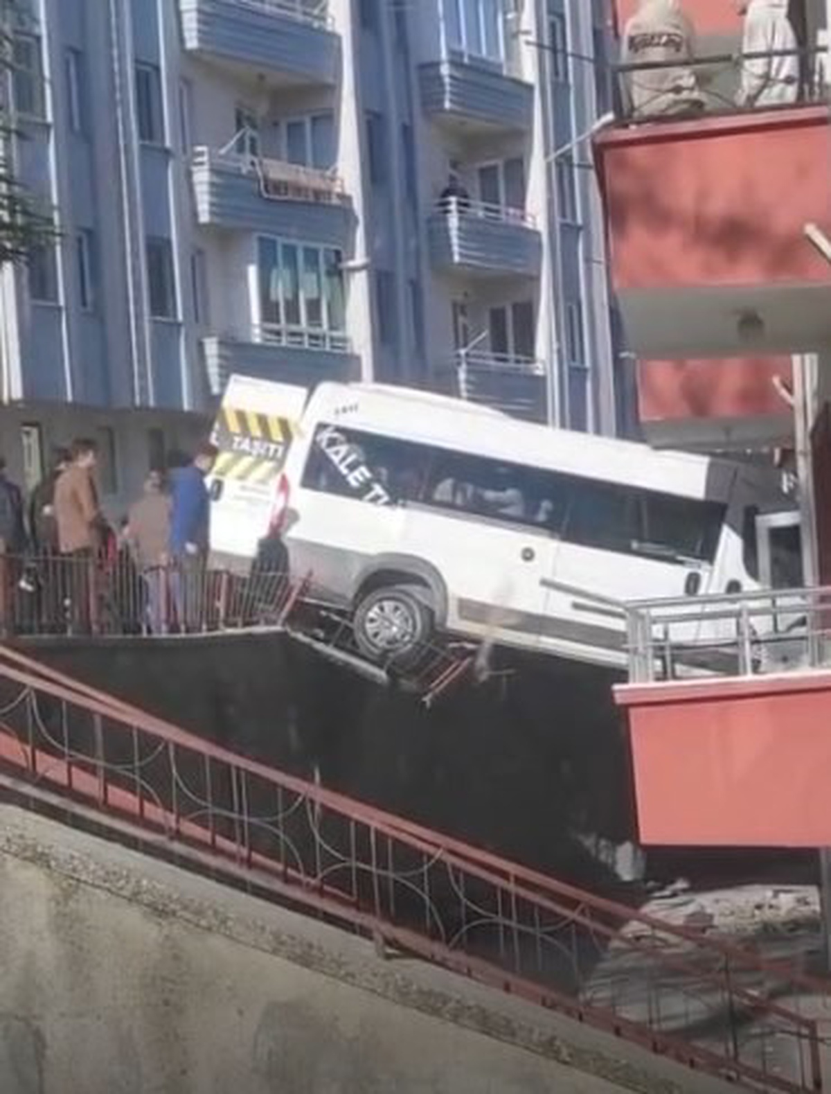 Çorum\'da Okul Servisi Kaza Yaptı