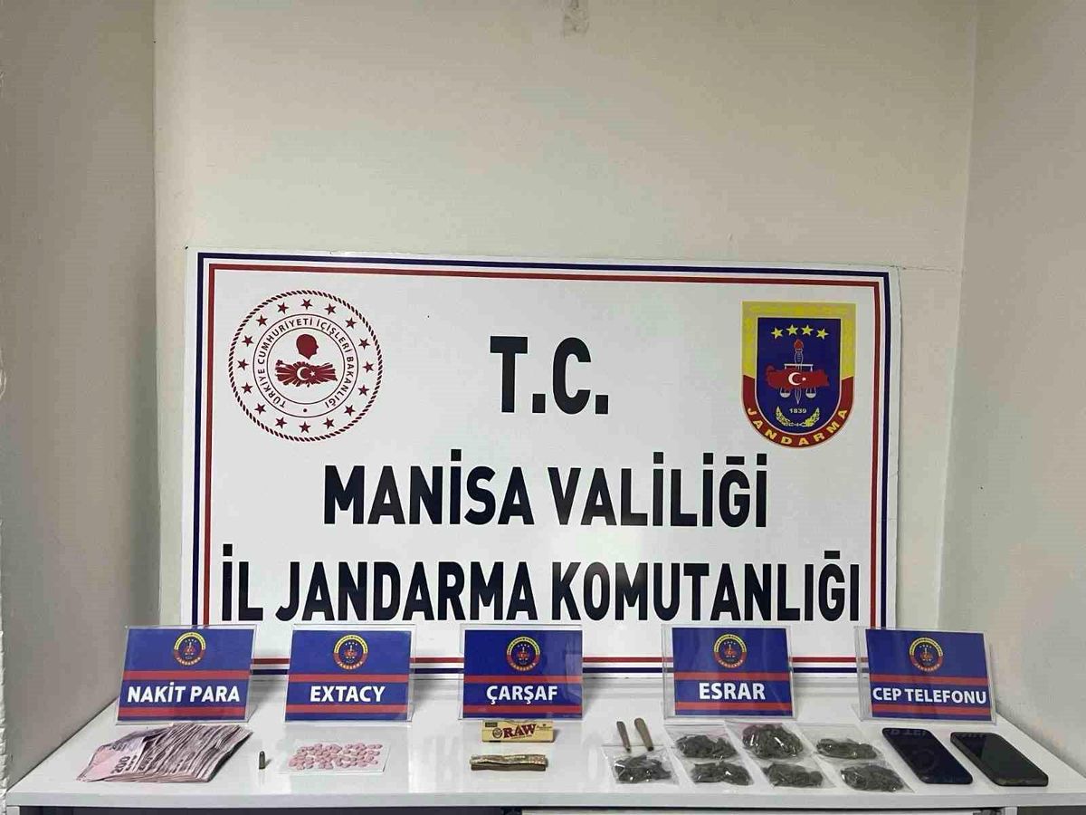 Manisa\'da Uyuşturucu Operasyonu: 7 Gram Esrar ve 56 Hap Ele Geçirildi