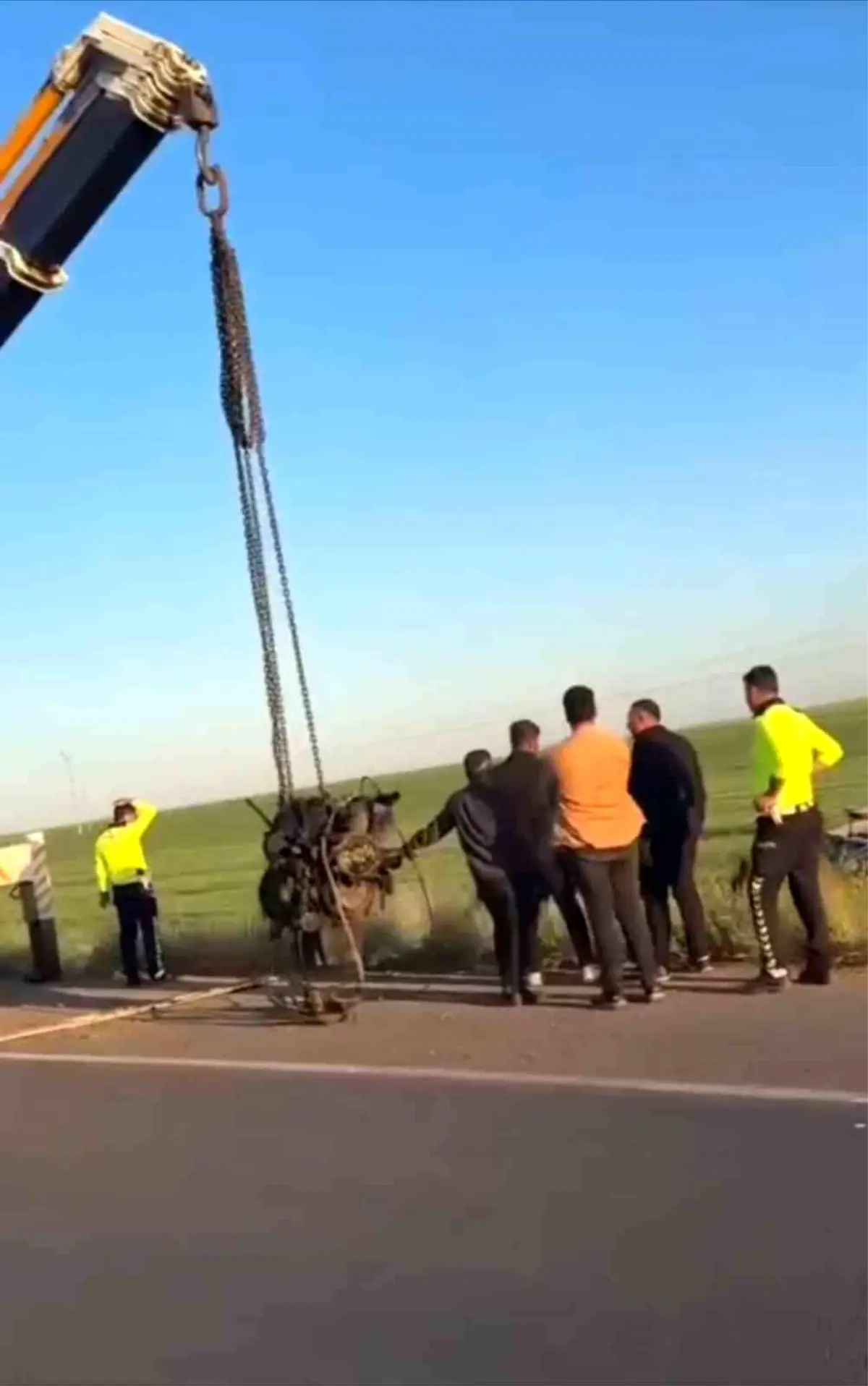 Kızıltepe\'de Tır Devrildi, Sürücü Yaralı