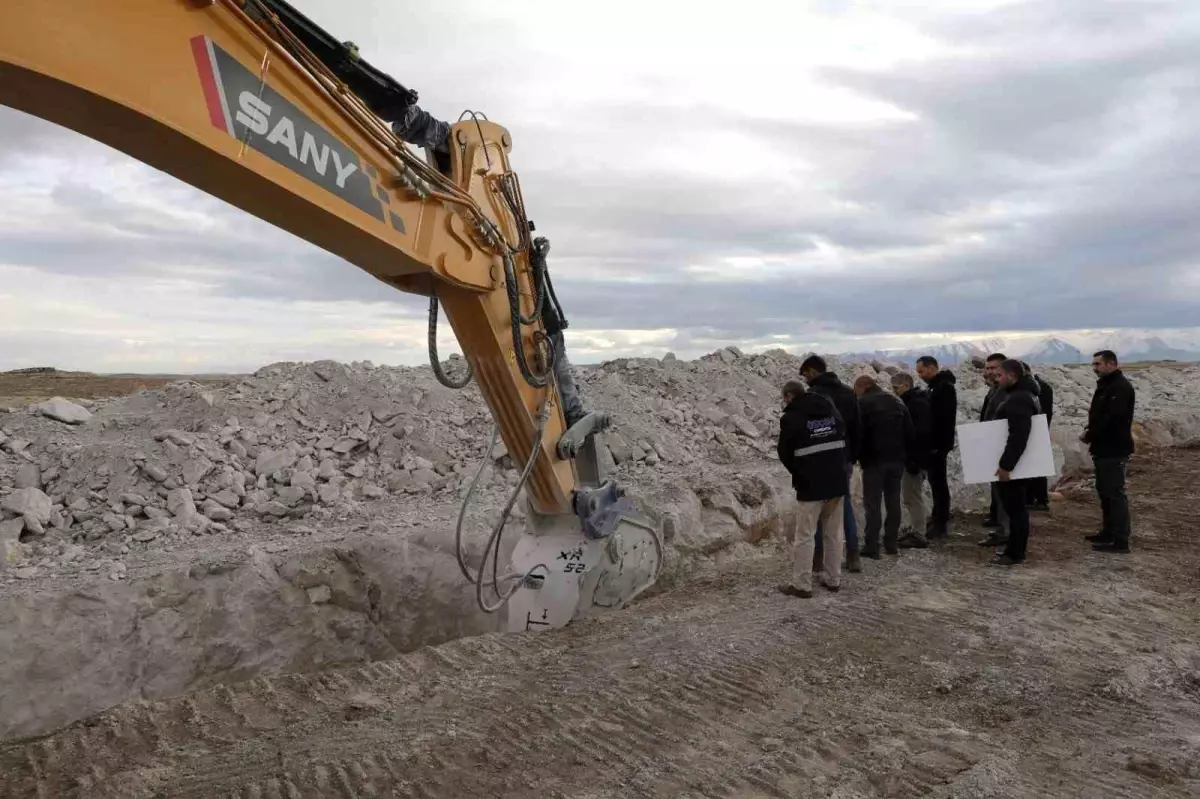 Niğde 2. Organize Sanayi Bölgesi\'nde Altyapı Çalışmaları Devam Ediyor