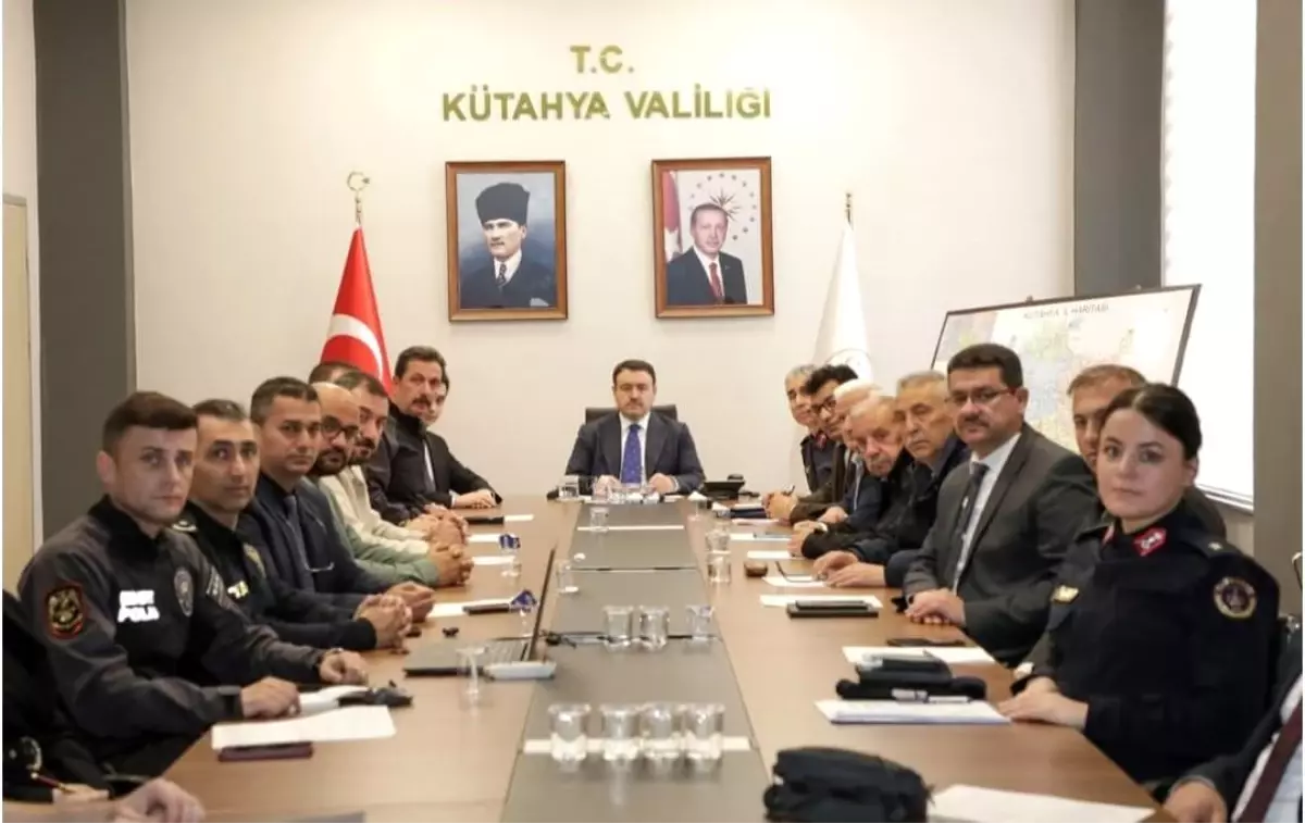 Kütahya\'da Belediye Kütahyaspor ile Düzce Cam Düzcespor Maçı Öncesi Güvenlik Önlemleri Değerlendirildi
