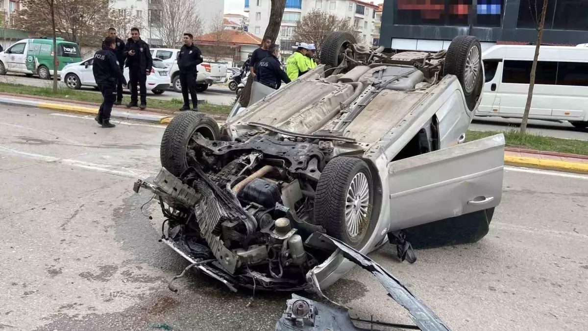 Aksaray\'da Kaza: Şanslı Sürücü Kurtuldu