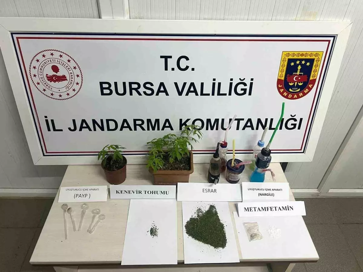 İnegöl\'de Uyuşturucu Partisi Basıldı