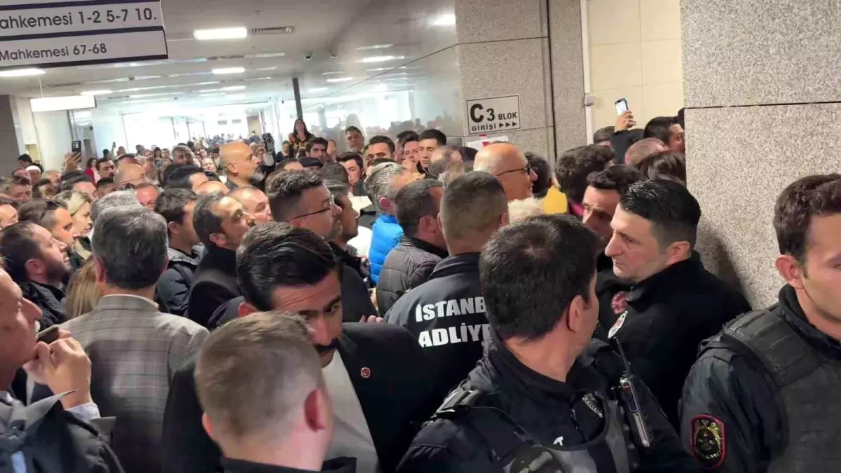Zafer Partisi Genel Başkanı Ümit Özdağ, "Cumhurbaşkanı\'na hakaret" suçundan hakim karşısında