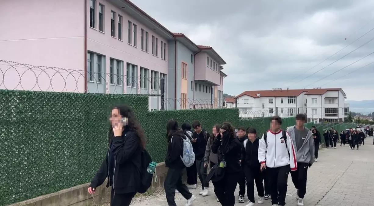 Lise öğrencisi deneme sınavında 4\'üncü kattan düştü