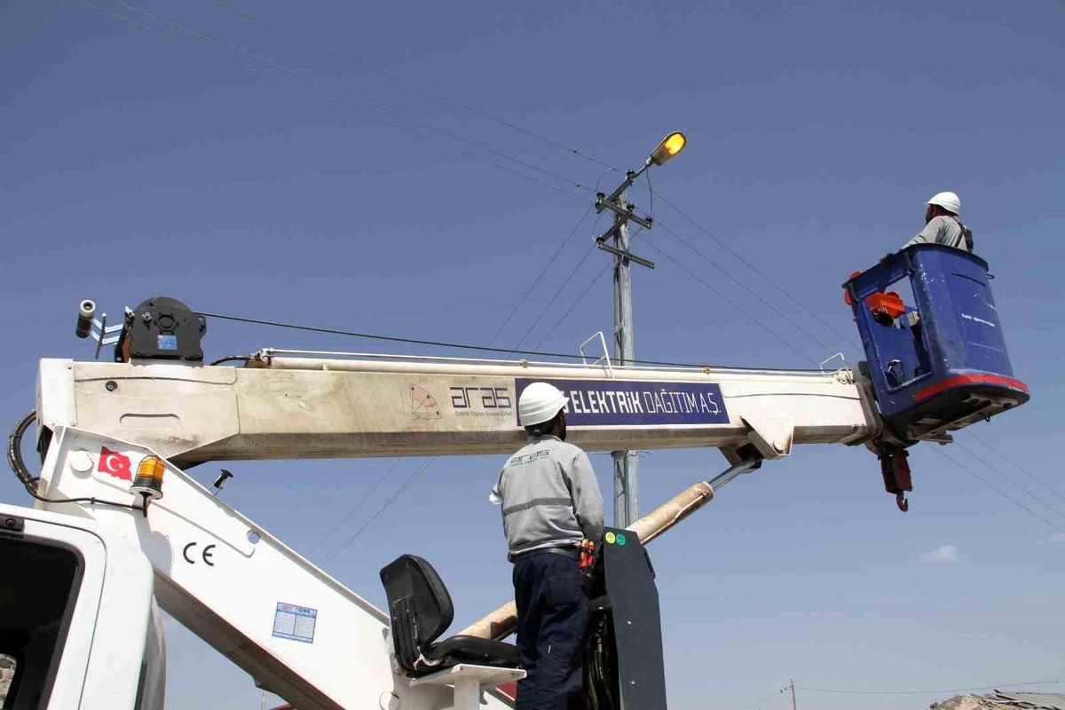 Aras Elektrik\'ten Kesintisiz Aydınlatma Hizmeti