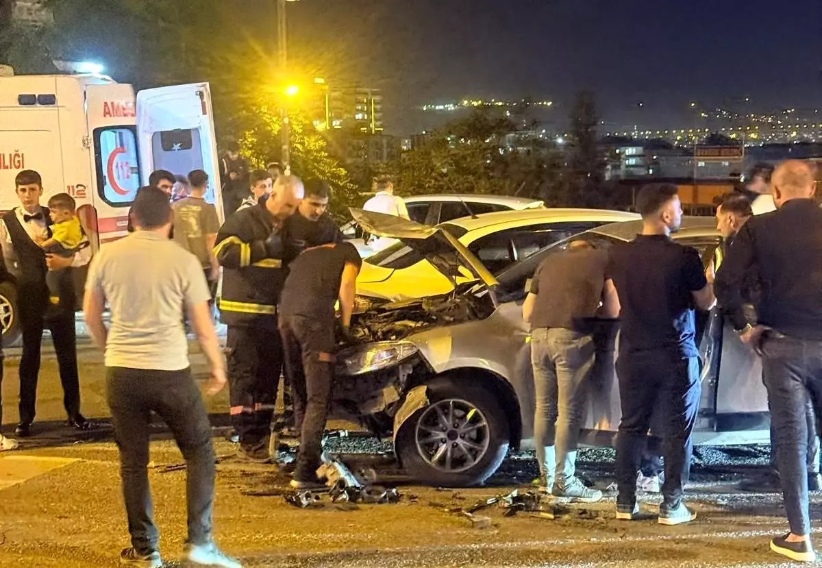 Batman\'da Otomobil Kazası: 4 Yaralı