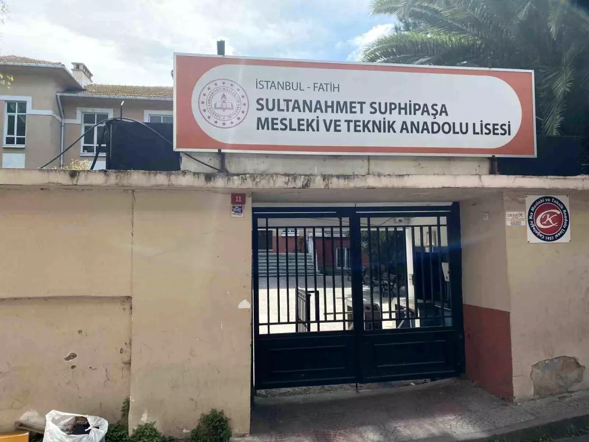 İstanbul\'da Deprem Sonrası Okul Tahliyeleri
