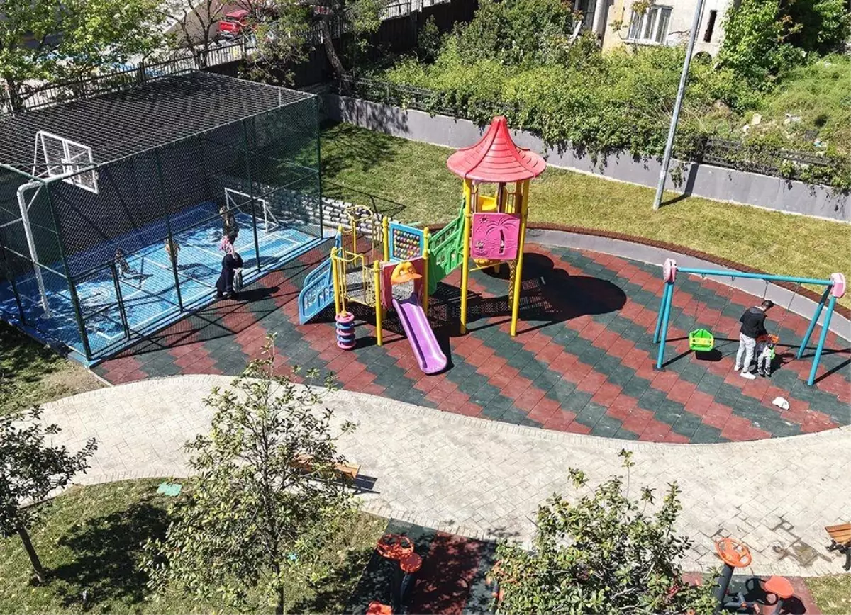 Gaziosmanpaşa\'da 5 Park Yenilendi, 3 Yeni Spor Sahası Açıldı