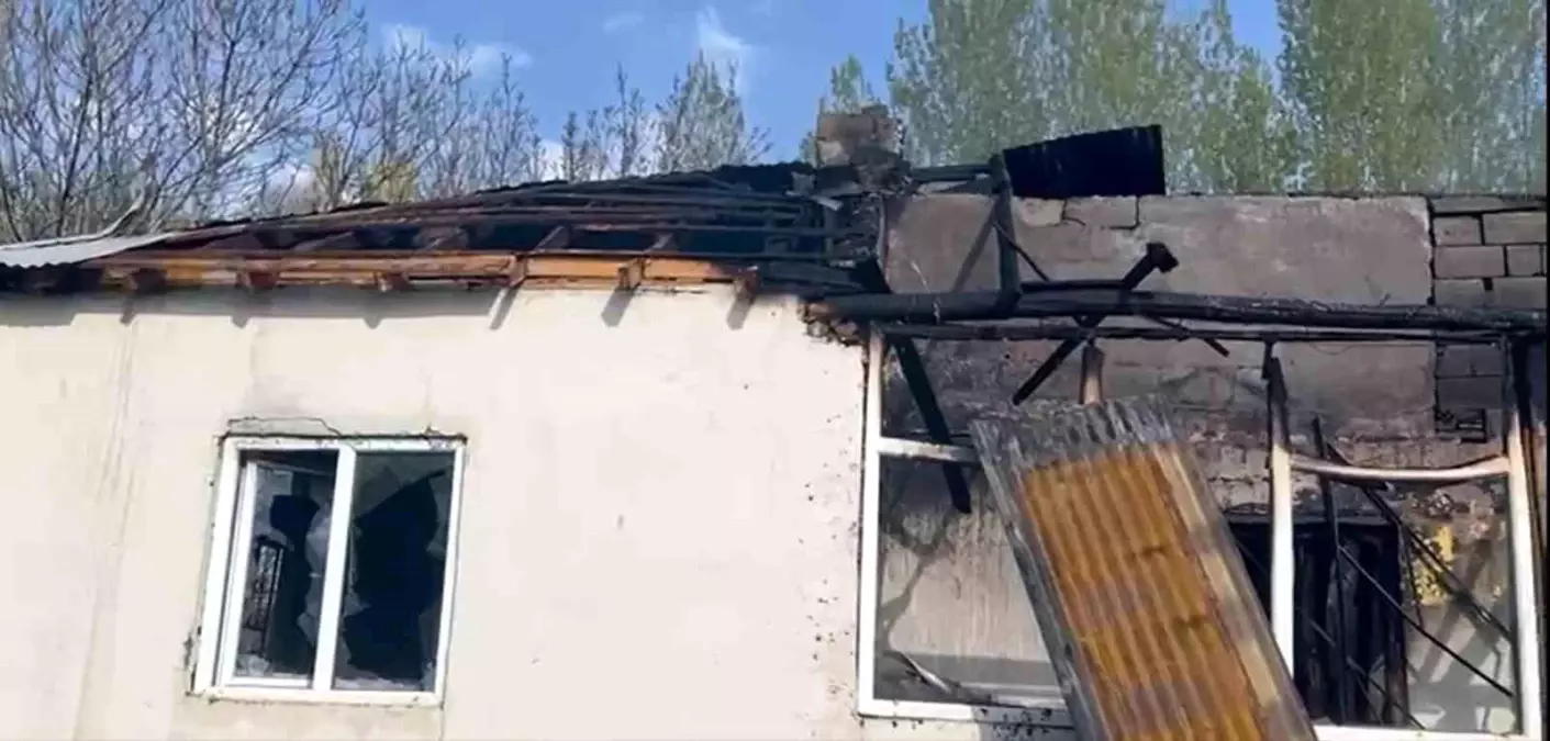 Hakkari\'de Yangın: Aile Son Anda Kurtuldu