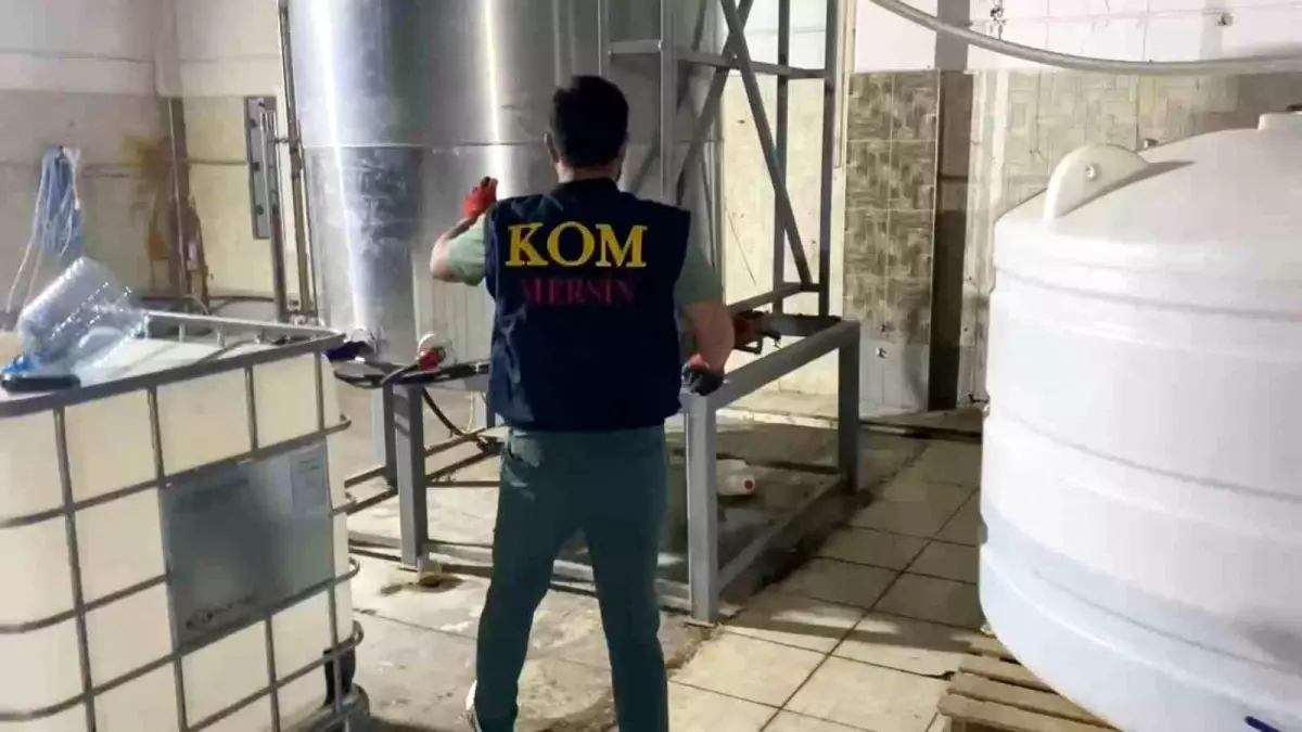 Mersin\'de Kaçak Alkol Operasyonu: 3 Tutuklama