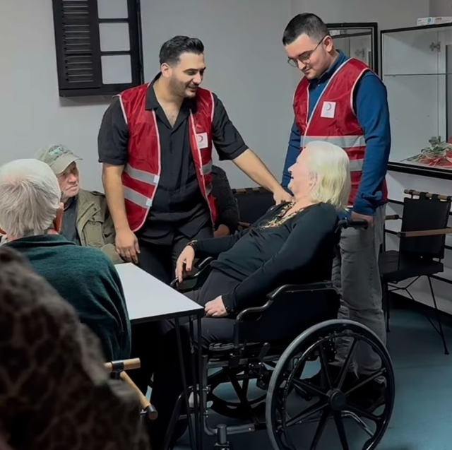 Kartal Genç Kızılay, Özel Tatlı Hayat Yaşlı Bakım Merkezi'ni ziyaret etti Kartal Genç Kızılay, Özel Tatlı Hayat Yaşlı Bakım Merkezi'ni ziyaret etti