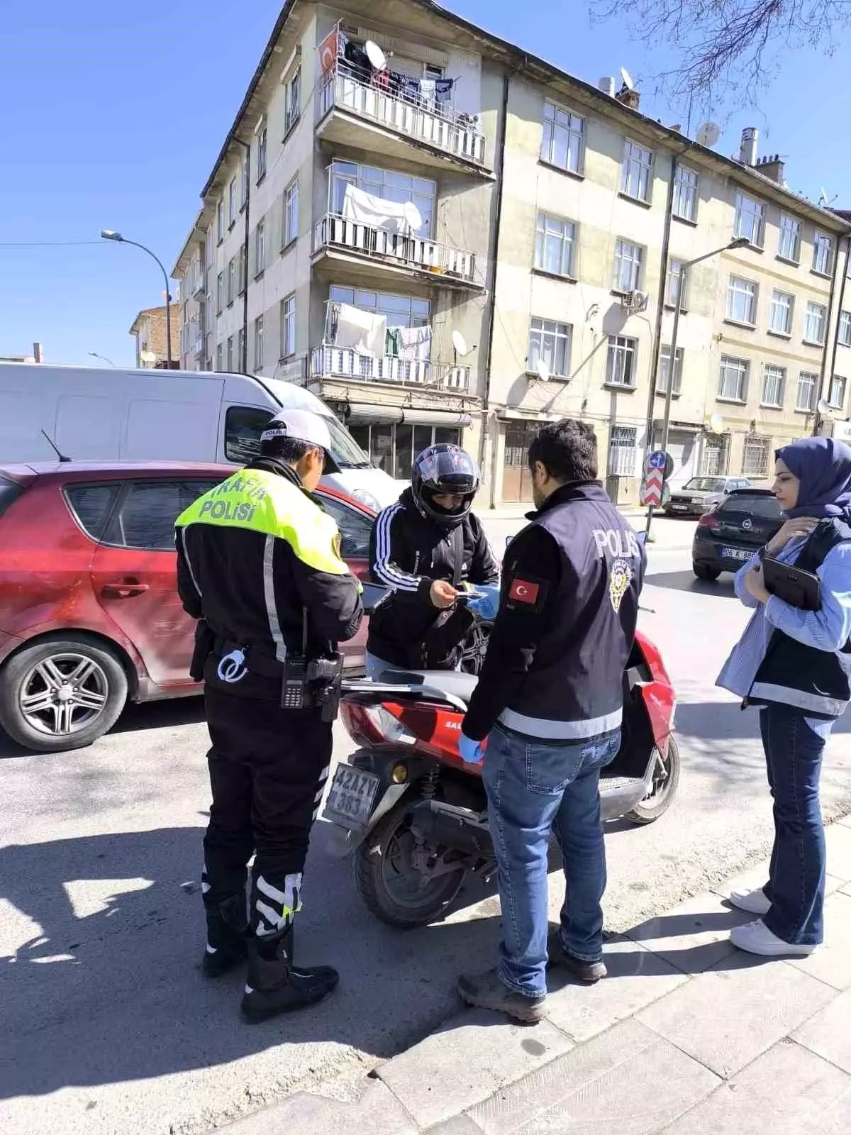 Konya\'da Güvenlik Operasyonu: Yüzlerce Suç Unsuru Ele Geçirildi