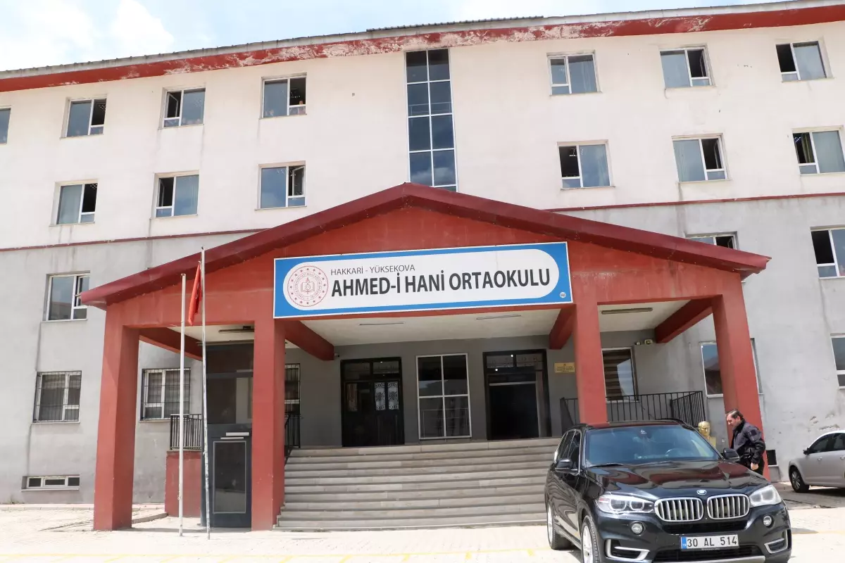 Kütüphane Eslem Teker\'in Adıyla Açıldı
