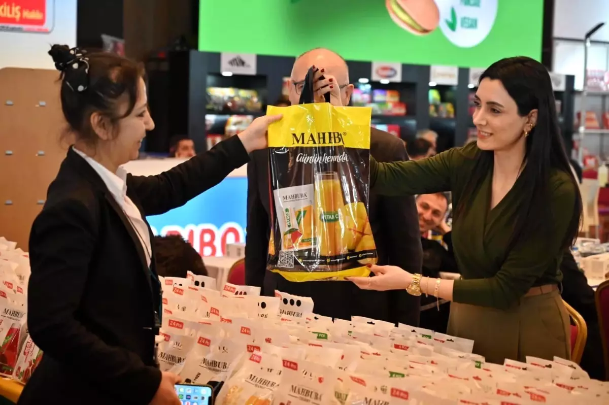 Mahbuba Fuar\'da İlgiyi Üzerine Çekti