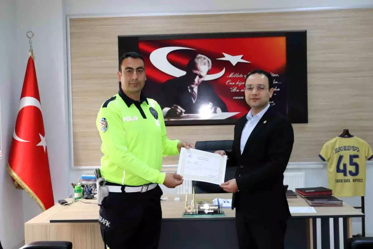 Selendi\'de Trafik Ekiplerine Başarı Belgesi