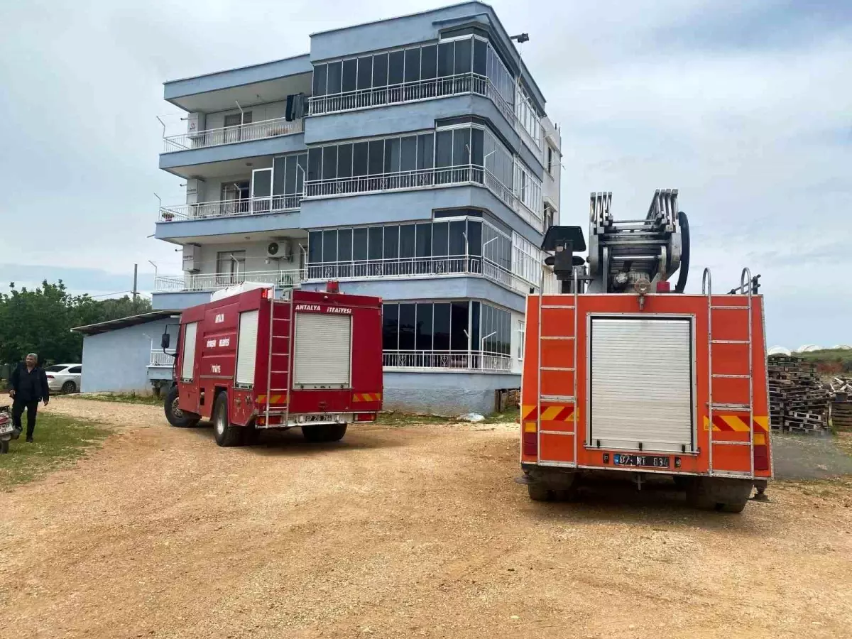 Antalya\'da Apartmanda Yangın Panik Yarattı