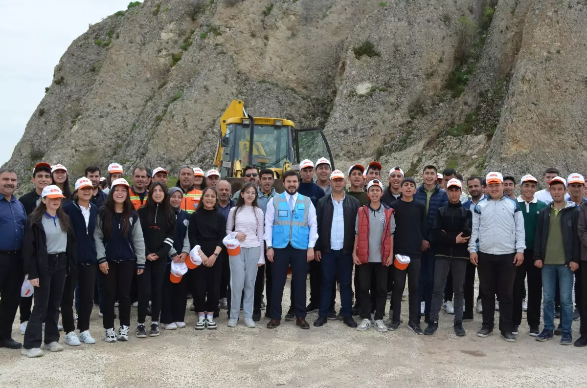 Adilcevaz\'da Van Gölü\'nde Çevre Temizliği