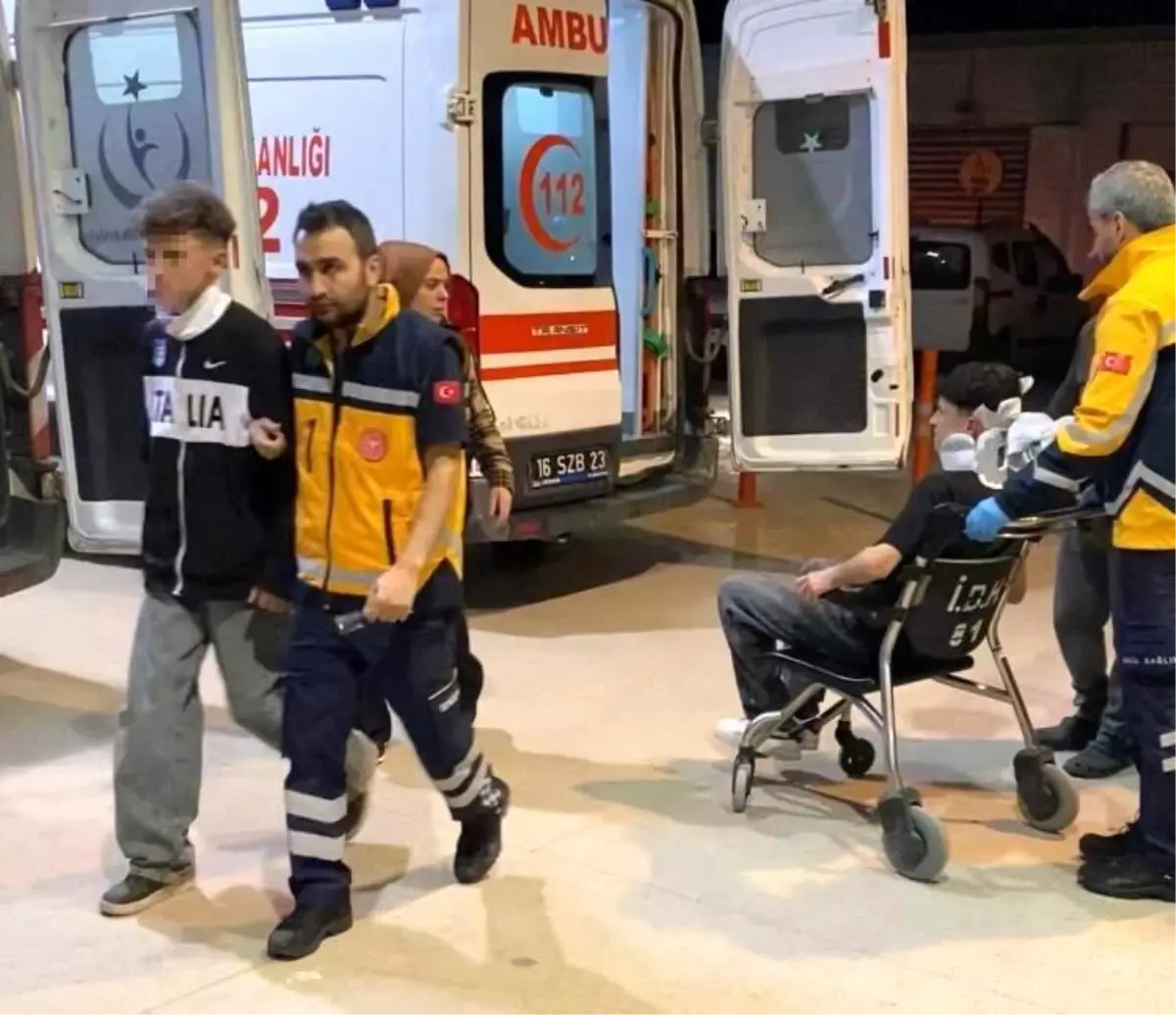 İnegöl\'de Silahlı Saldırı: 2 Genç Darp Edildi