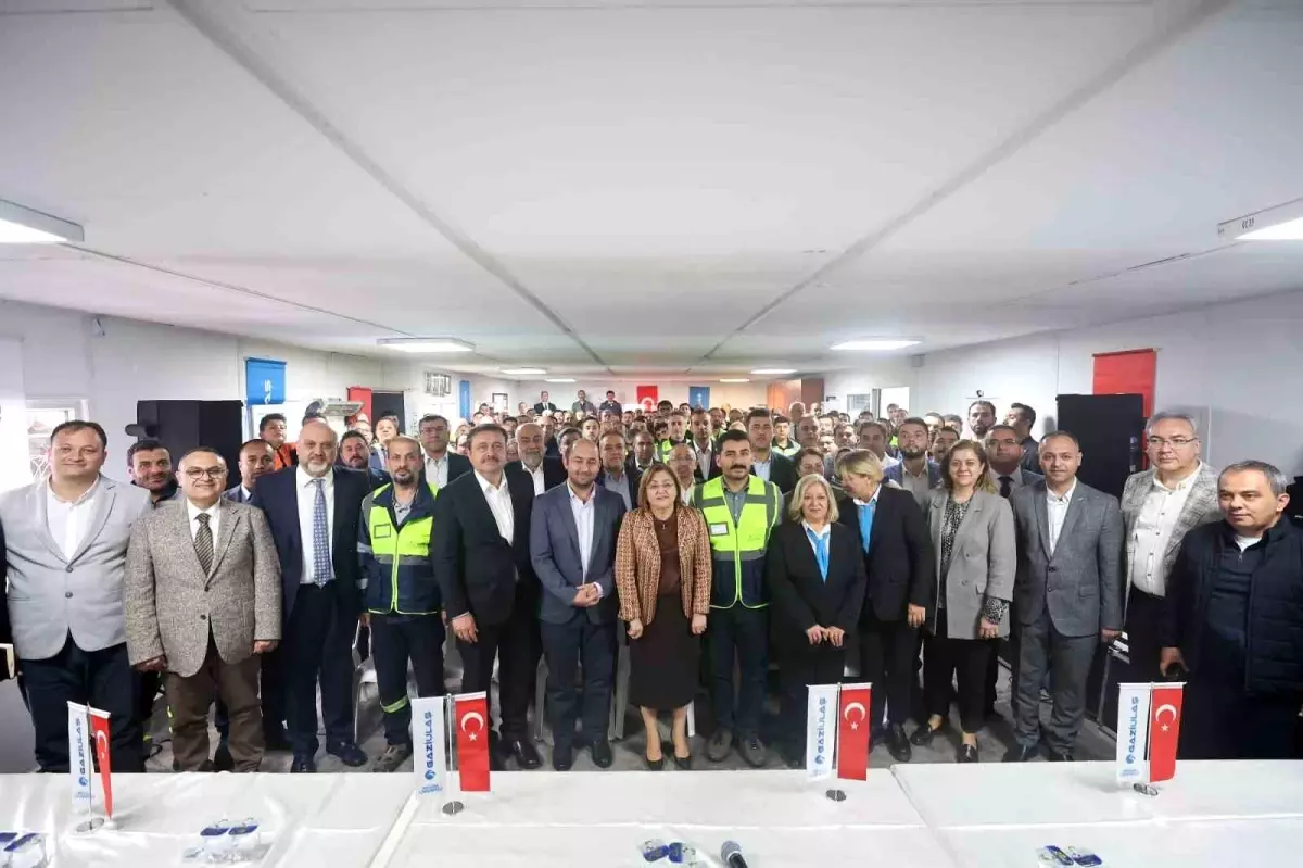 Başkan Şahin, 1 Mayıs\'ta belediye çalışanlarıyla bir araya geldi