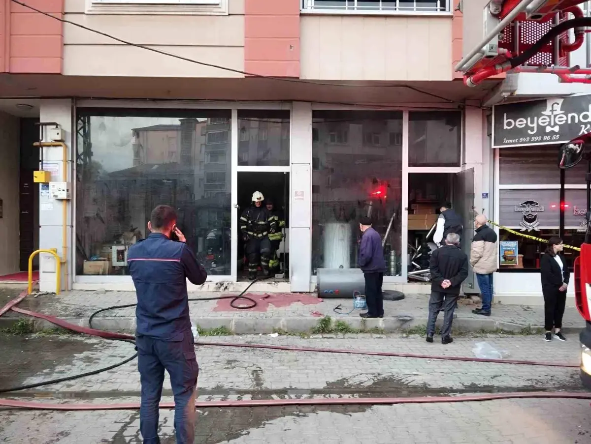 Samsun\'da Depo Yangını Paniğe Neden Oldu