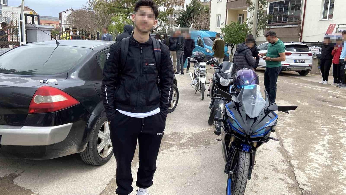 Ehliyetsiz motosiklet sürücüsüne 25 bin 956 lira ceza