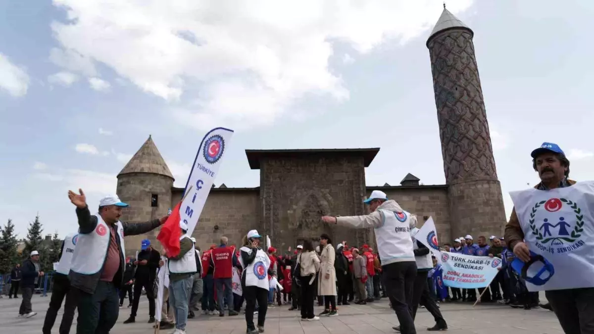 Erzurum\'da 1 Mayıs Coşkusu