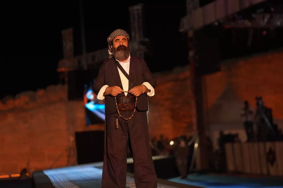 Gazeteci ve Aktör Halil Azizoğlu, Kürt Kıyafetleri Festivali\'nde Şırnak\'ı Temsil Etti