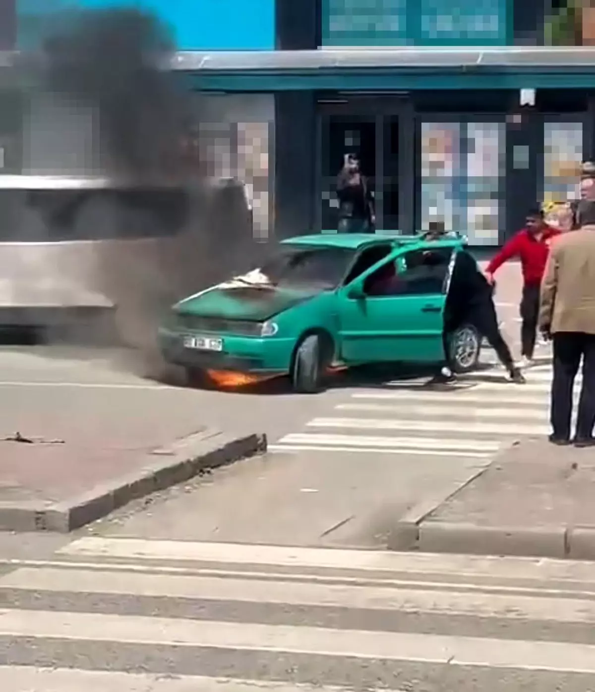 Iğdır\'da Park Halindeki Araç Yandı