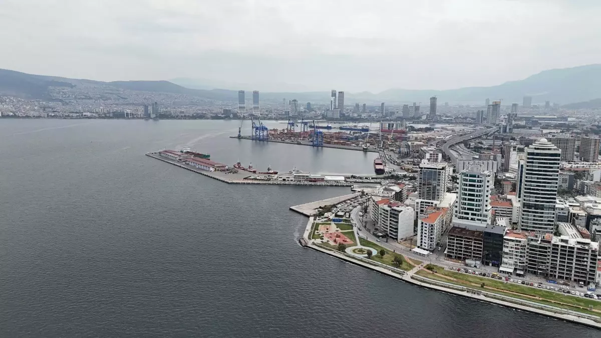 İzmir Körfezi\'nde Su Kalitesi İyileşiyor