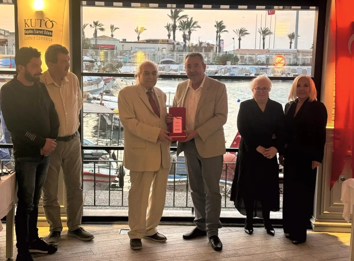 Kuşadası Ticaret Odası\'nda Plaket Töreni
