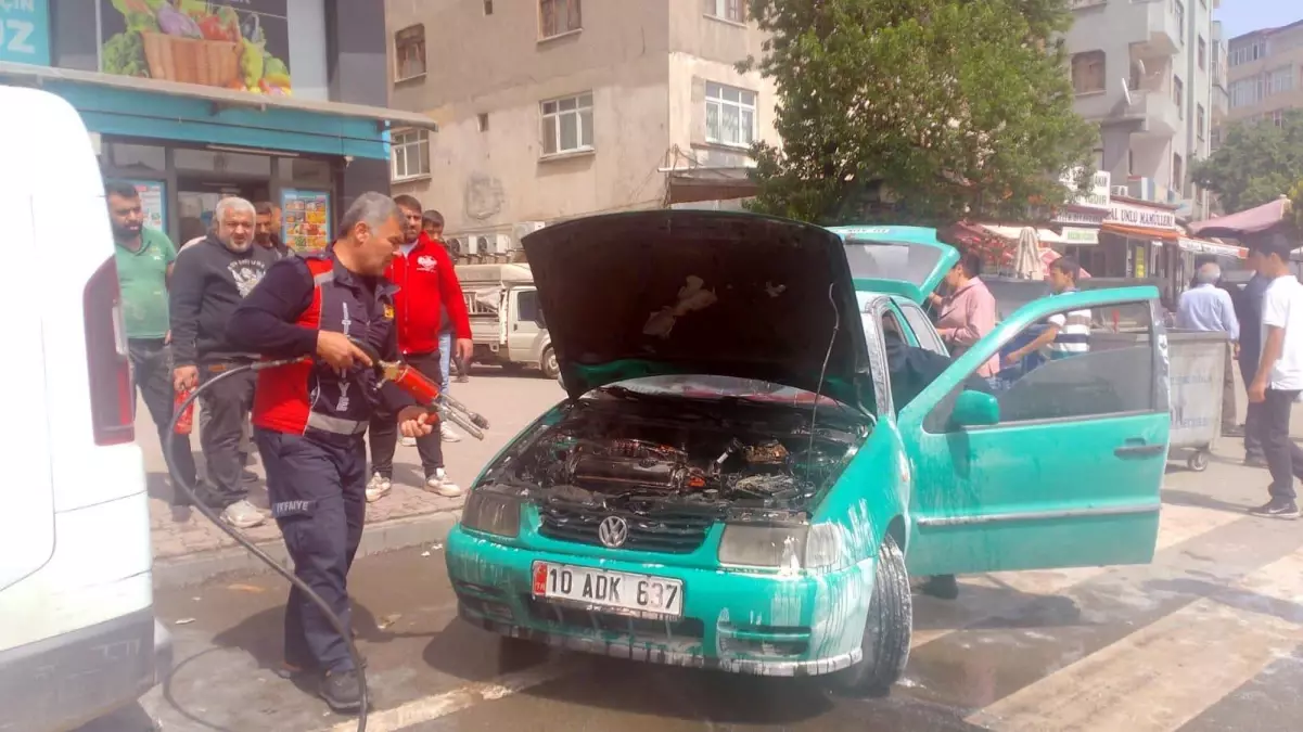 Iğdır\'da Park Halindeki Araçta Yangın