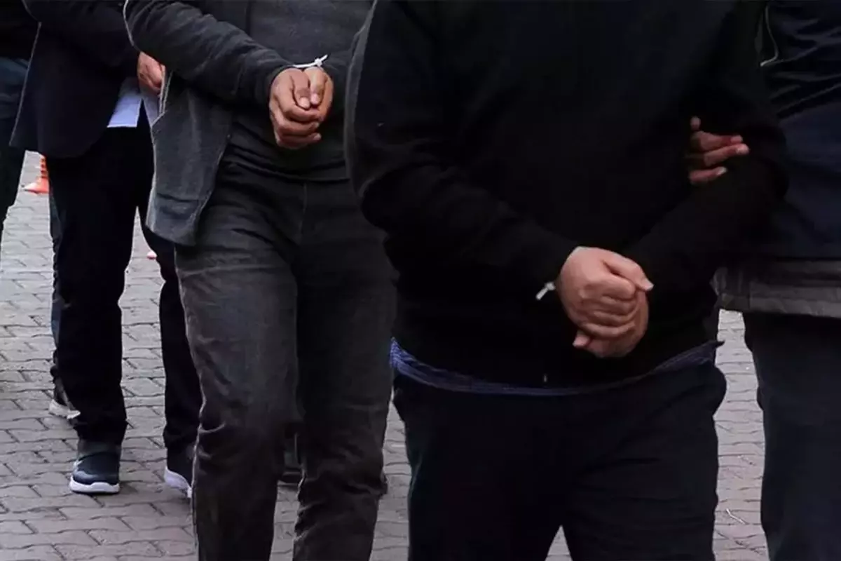 Uşak\'ta uyuşturucu operasyonu! 11 kişi tutuklandı