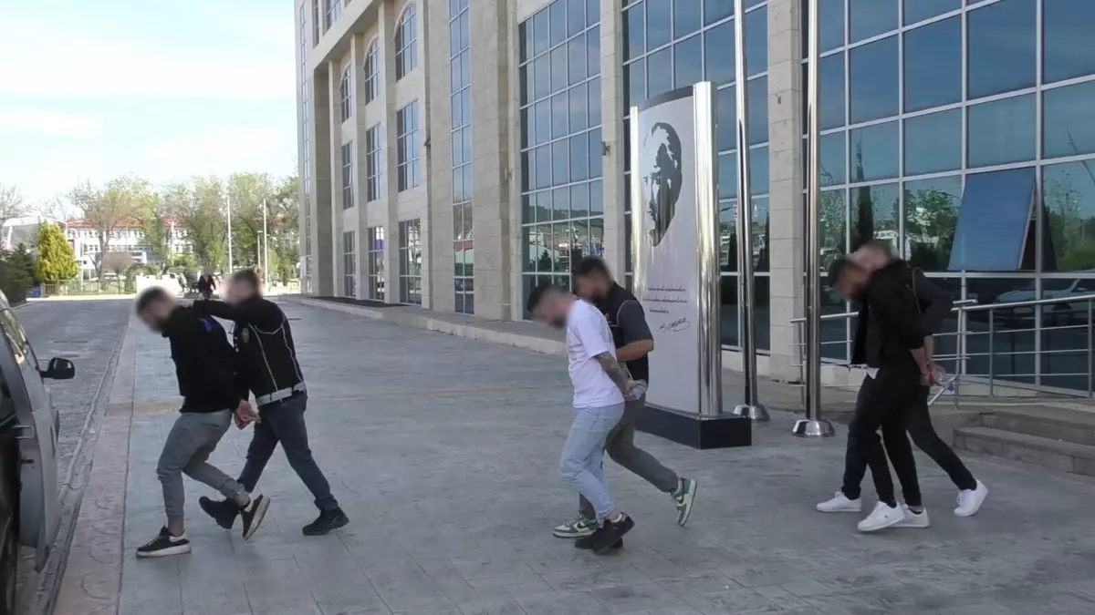 Uşak\'ta Uyuşturucu Operasyonu: 11 Tutuklama