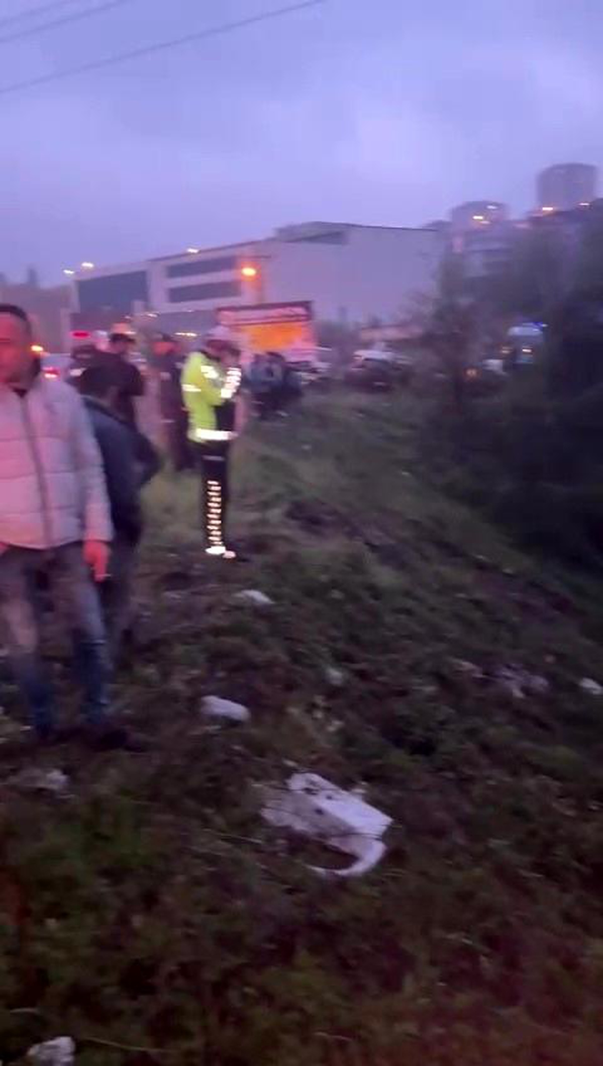 Zonguldak\'ta Otomobil Dereye Devrildi: 4 Yaralı