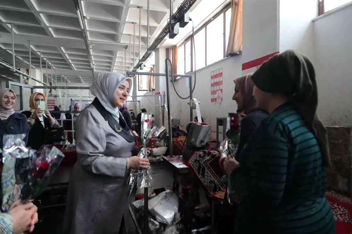 Ercan, Tekstil Fabrikasında Kadın İşçilerle Buluştu