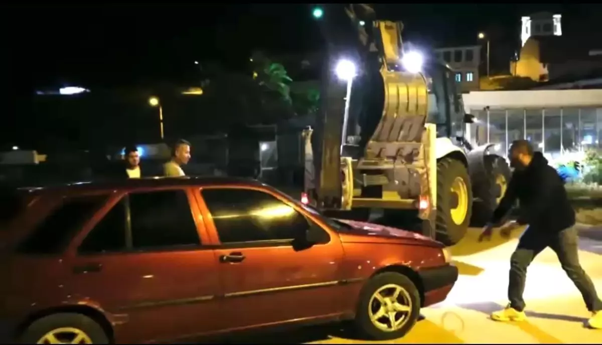 Bozcaada\'da Alkollü Sürücü Limanda Kaza Yaptı