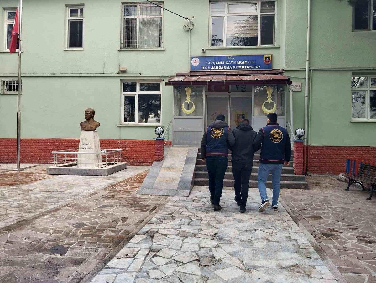 Kütahya\'da 99 Aranan Şahıs Yakalandı