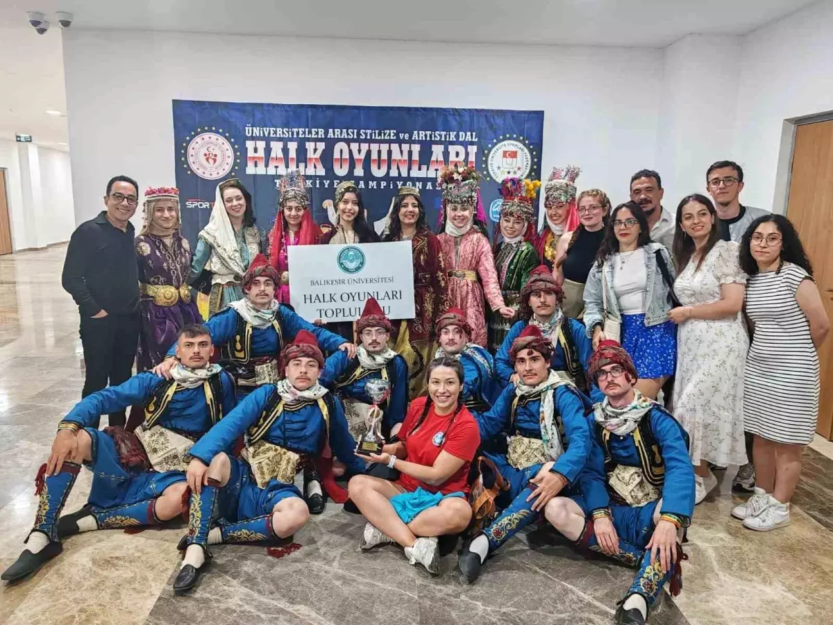 Balıkesir Üniversitesi\'nden Zeybekler Kategorisinde İkincilik