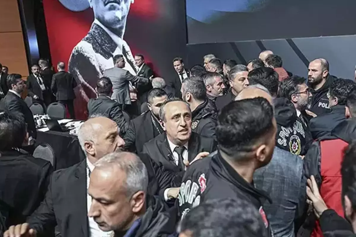 Beşiktaş Divan Kurulu\'nda birbirine giren Hasan Arat ve Tevfik Yamantürk için ihraç kararı