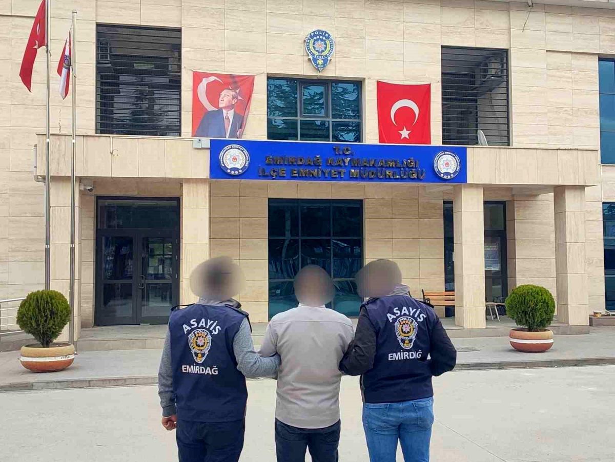 Afyonkarahisar\'da Aranan Şahıs Yakalandı
