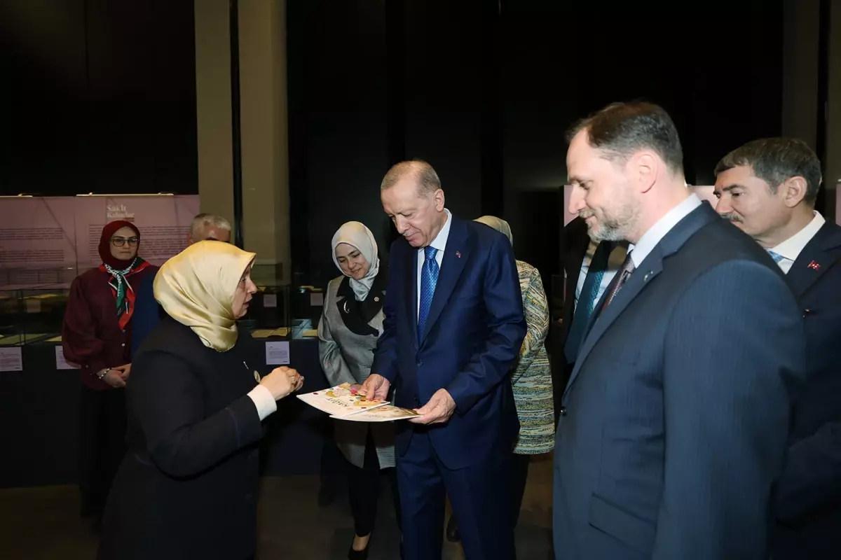 Cumhurbaşkanı Erdoğan\'dan Türkiye\'de ilke imza atan sergiye ziyaret