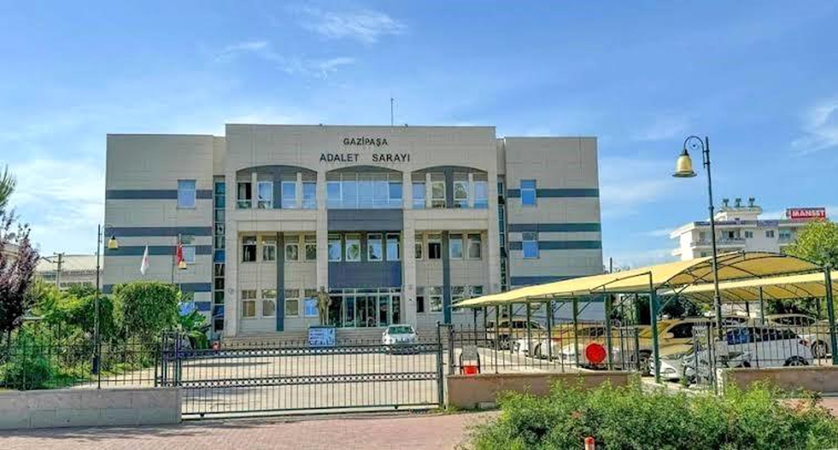 Antalya\'da Darp ve Silahlı Tehdit Olayı: 4 Tutuklama